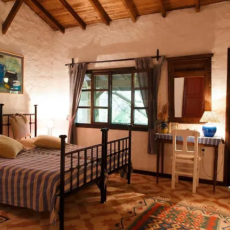 Bakkhos Guest house 3*