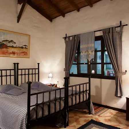 Bakkhos Guest house 3*