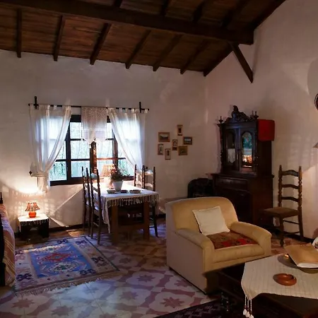 Bakkhos Guest house