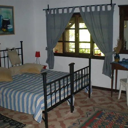 Bakkhos Guest house